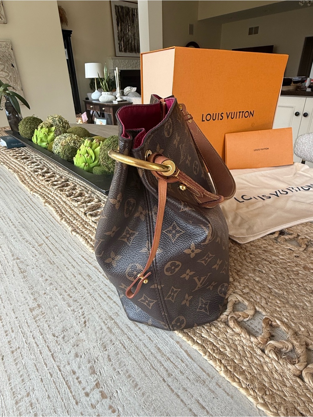 Louis Vuitton Graceful PM Canvas Shoulder Bag in Brown with Pink Interior - Picture 4 of 12